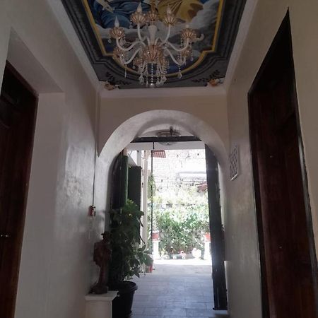 Hostal Atlantis Quito Exterior photo