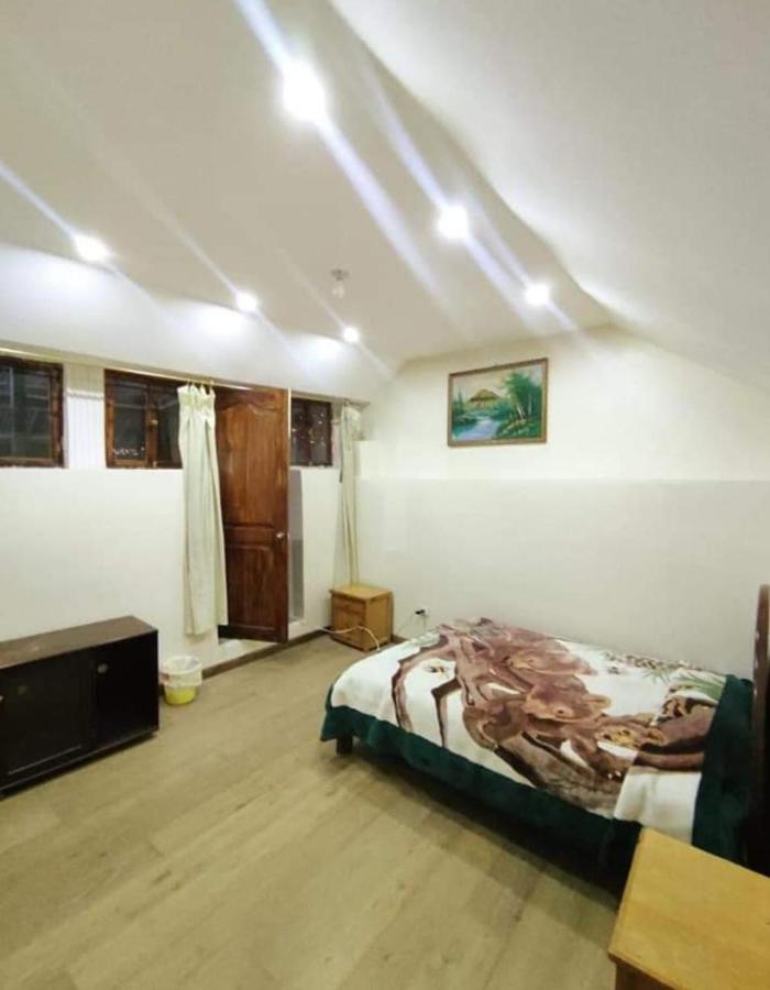 Hostal Atlantis Quito Exterior photo