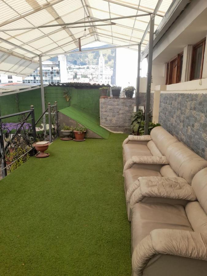 Hostal Atlantis Quito Exterior photo