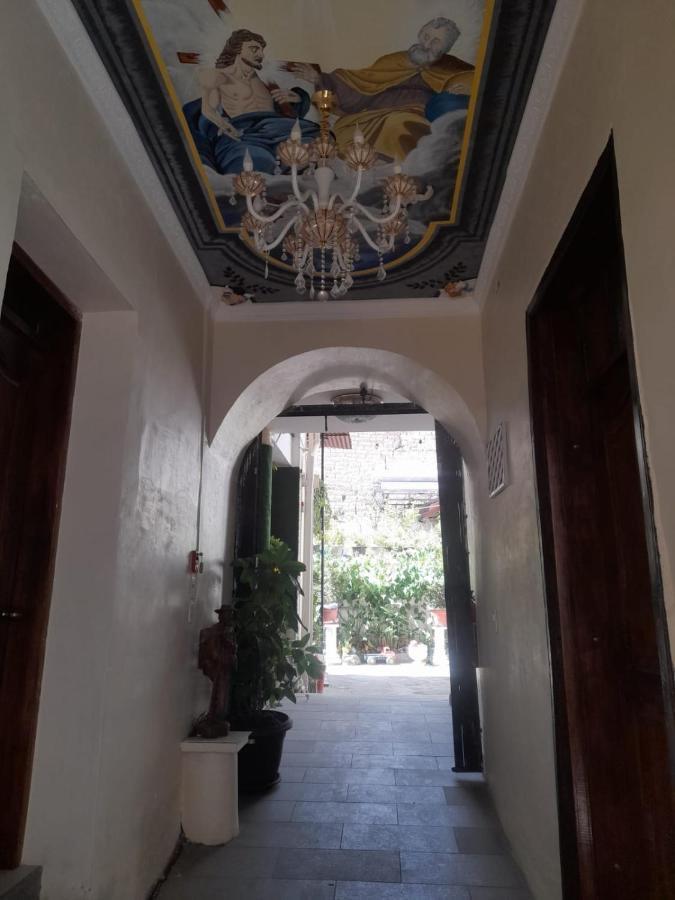 Hostal Atlantis Quito Exterior photo