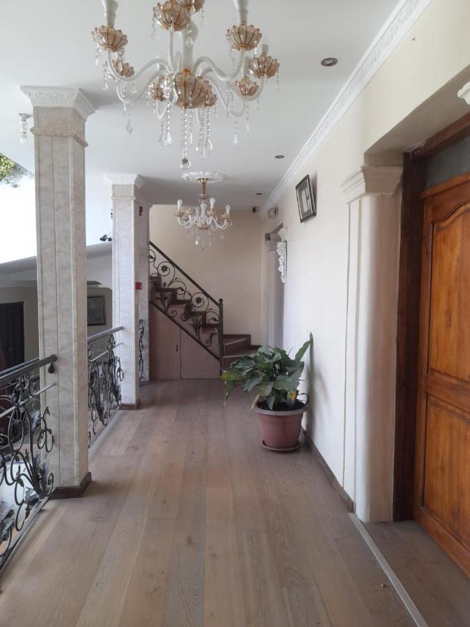 Hostal Atlantis Quito Exterior photo