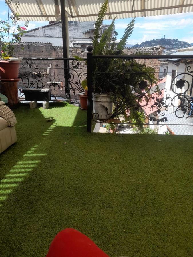 Hostal Atlantis Quito Exterior photo