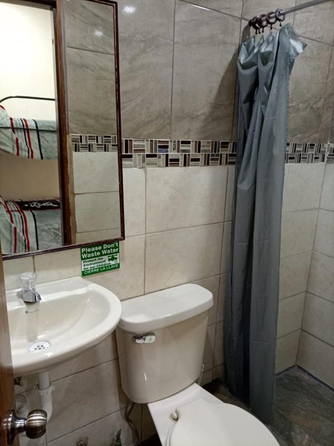 Hostal Atlantis Quito Exterior photo