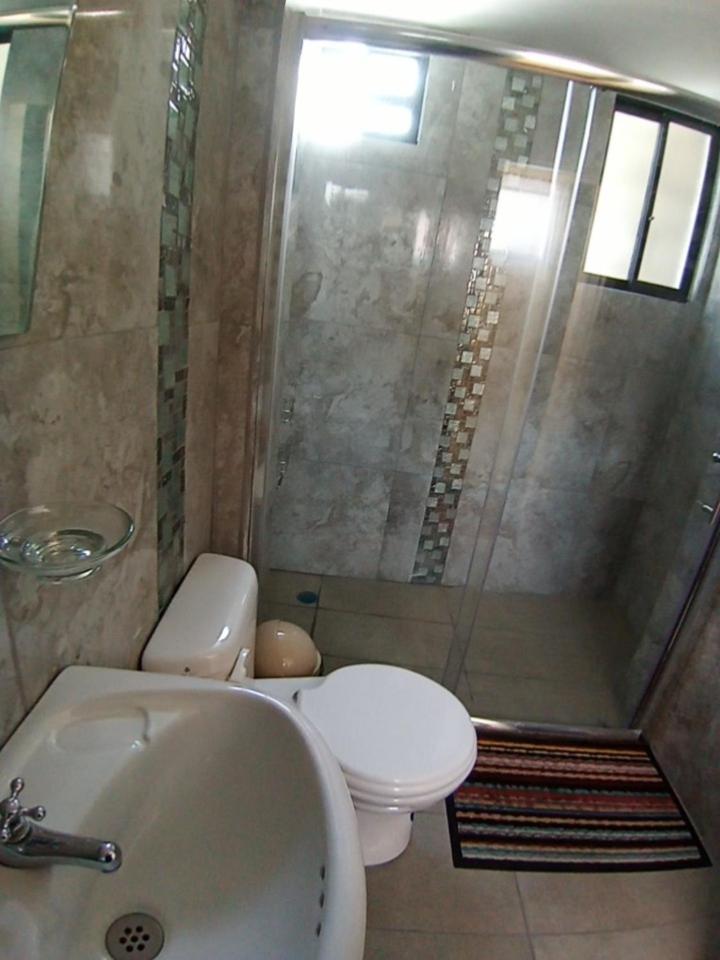 Hostal Atlantis Quito Exterior photo