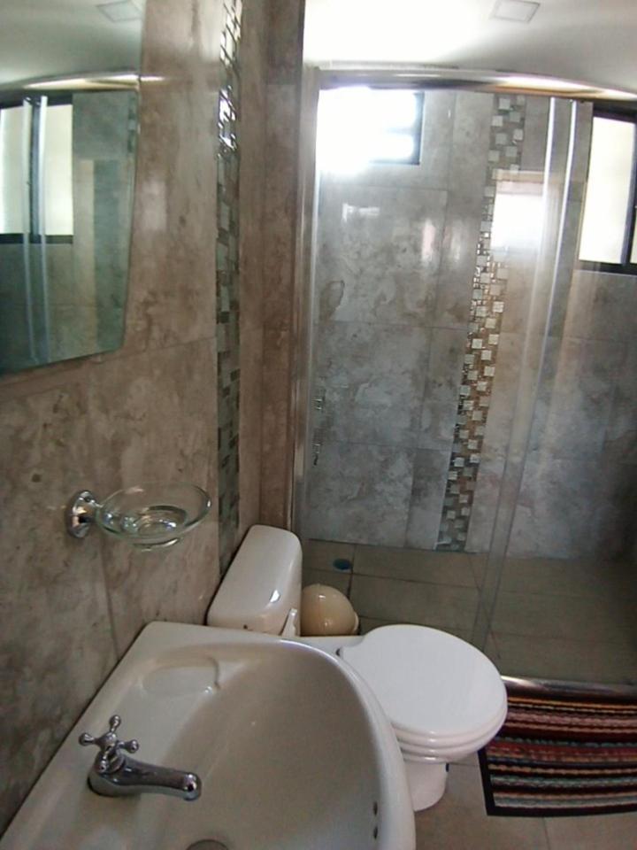Hostal Atlantis Quito Exterior photo