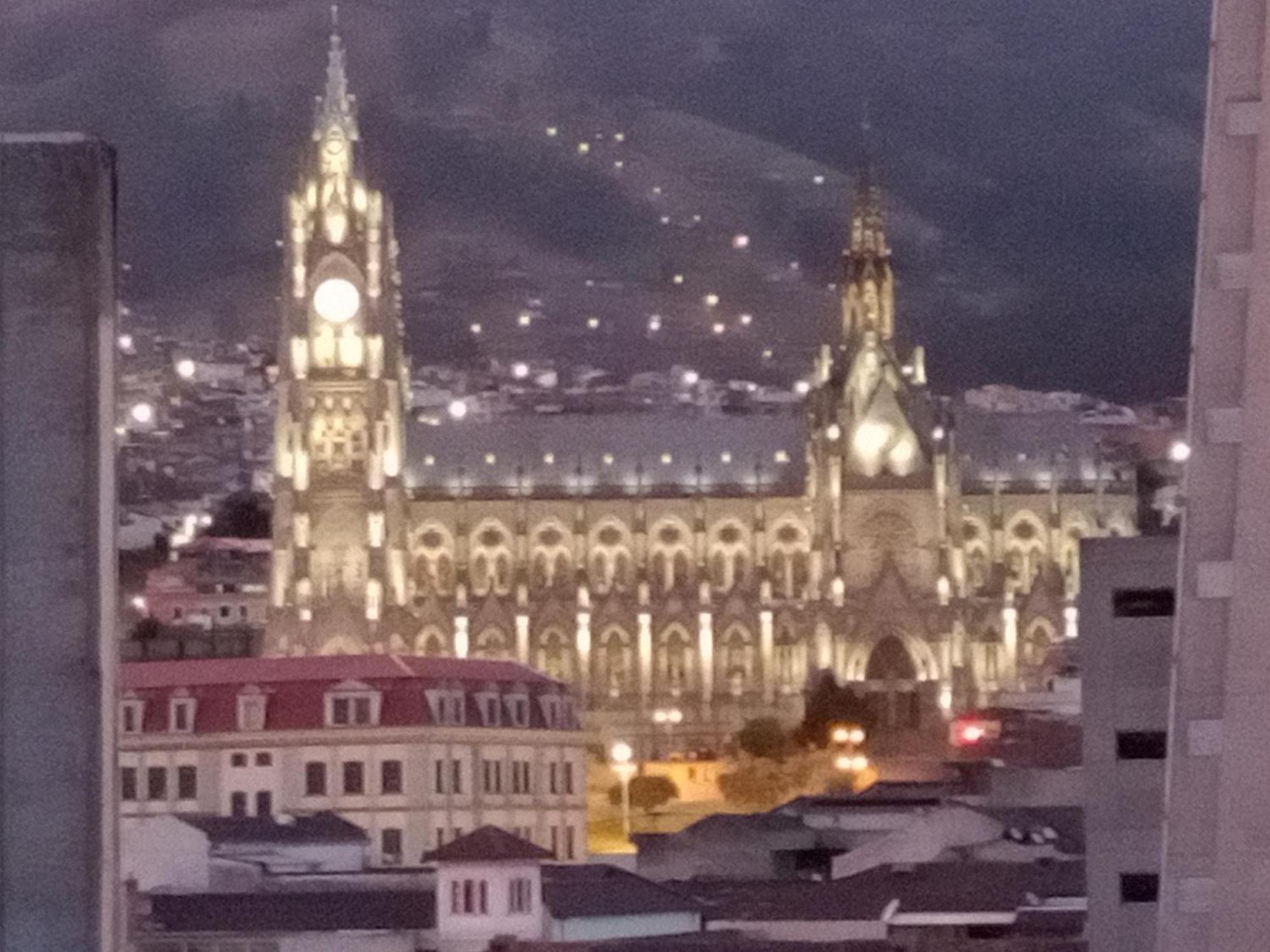 Hostal Atlantis Quito Exterior photo